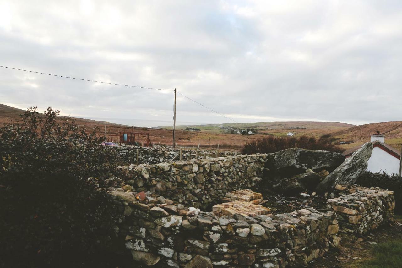 Dolmen Cottage Glencolumbkille Bagian luar foto